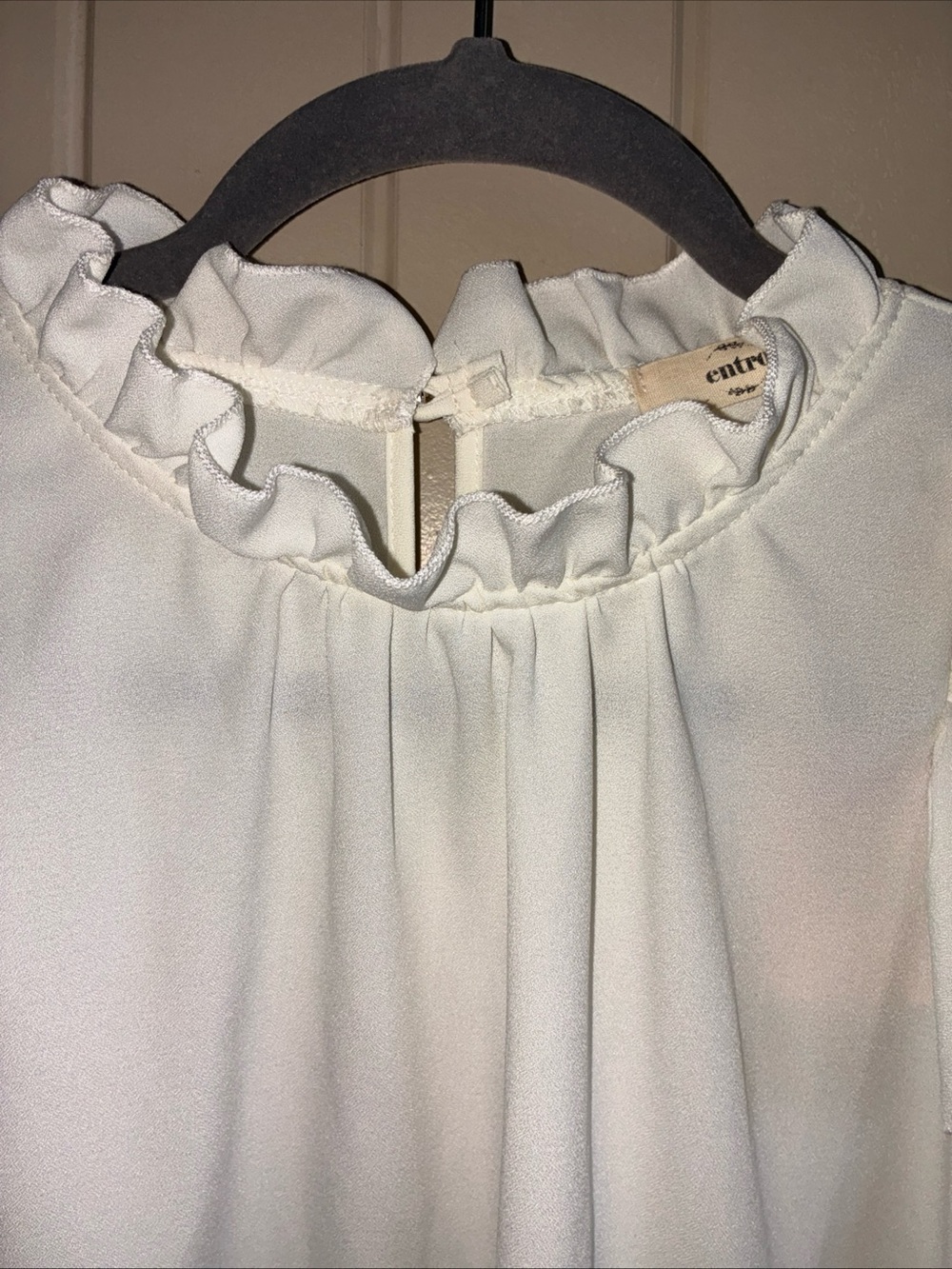 entro Cream Ruffle Neck Flutter Sleeve Shell - Picture 3 of 7